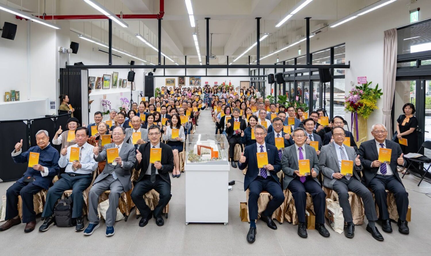 清華大學竹師教育學院大樓啟用典禮，校內外貴賓齊聚見證。（圖/記者黃溎芬翻攝）