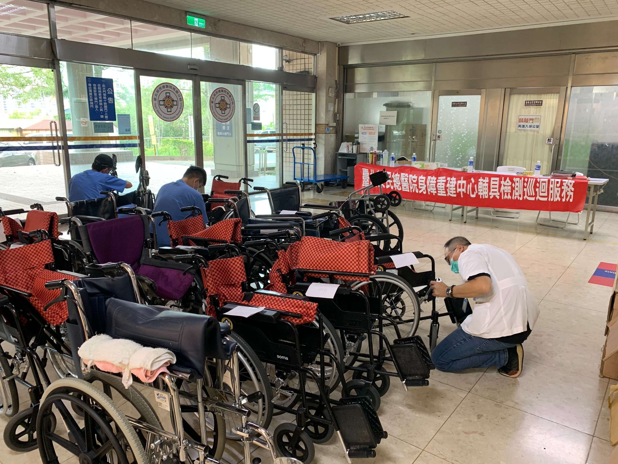 榮民輔具巡迴維修北榮桃園醫院登場 確保使用安全與便利 18