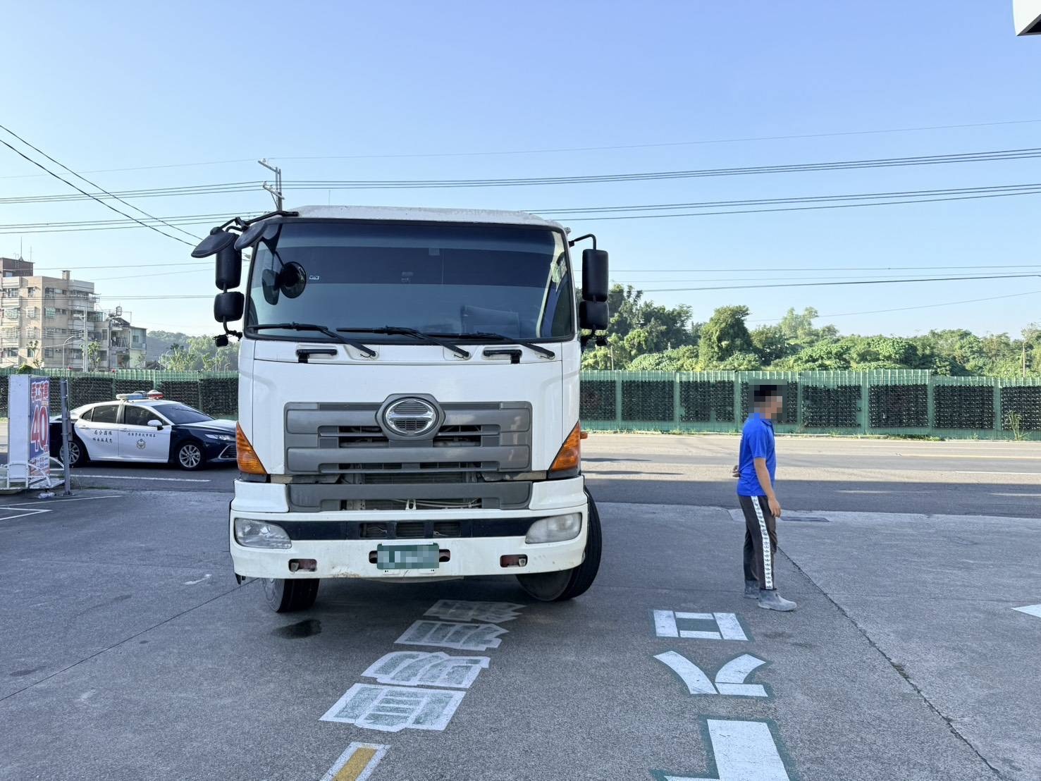 高雄大車左轉「輾」驚魂! 水泥預拌車擦撞八旬老婦 