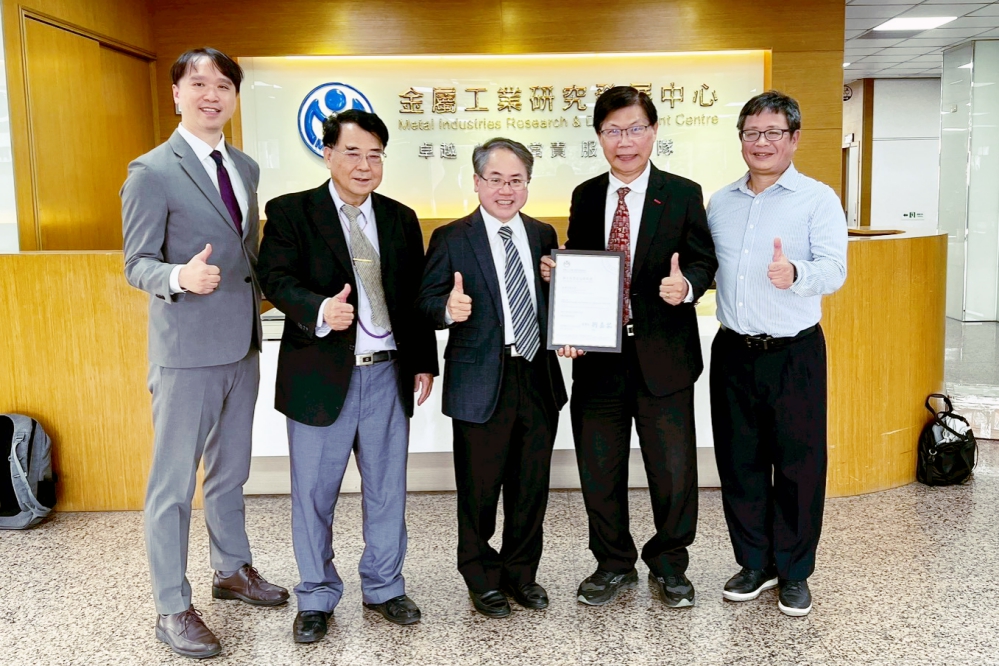 LINE_ALBUM_20251212頒證典禮_251212_18_0_Fotor1 - 報新聞 Mega News