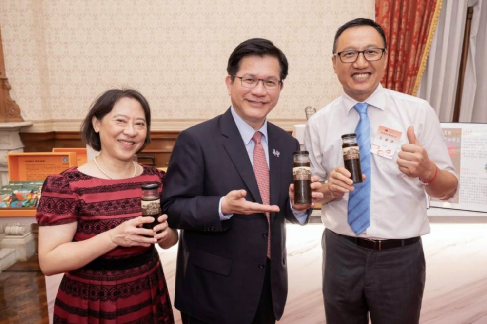 180250_Fotor - 報新聞 Mega News