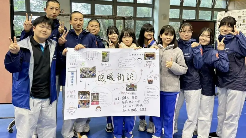 基隆暖暖高中與姊妹校日本福井縣若狹高校交流，圖為最後的兩國學生發表成果報告與展示。