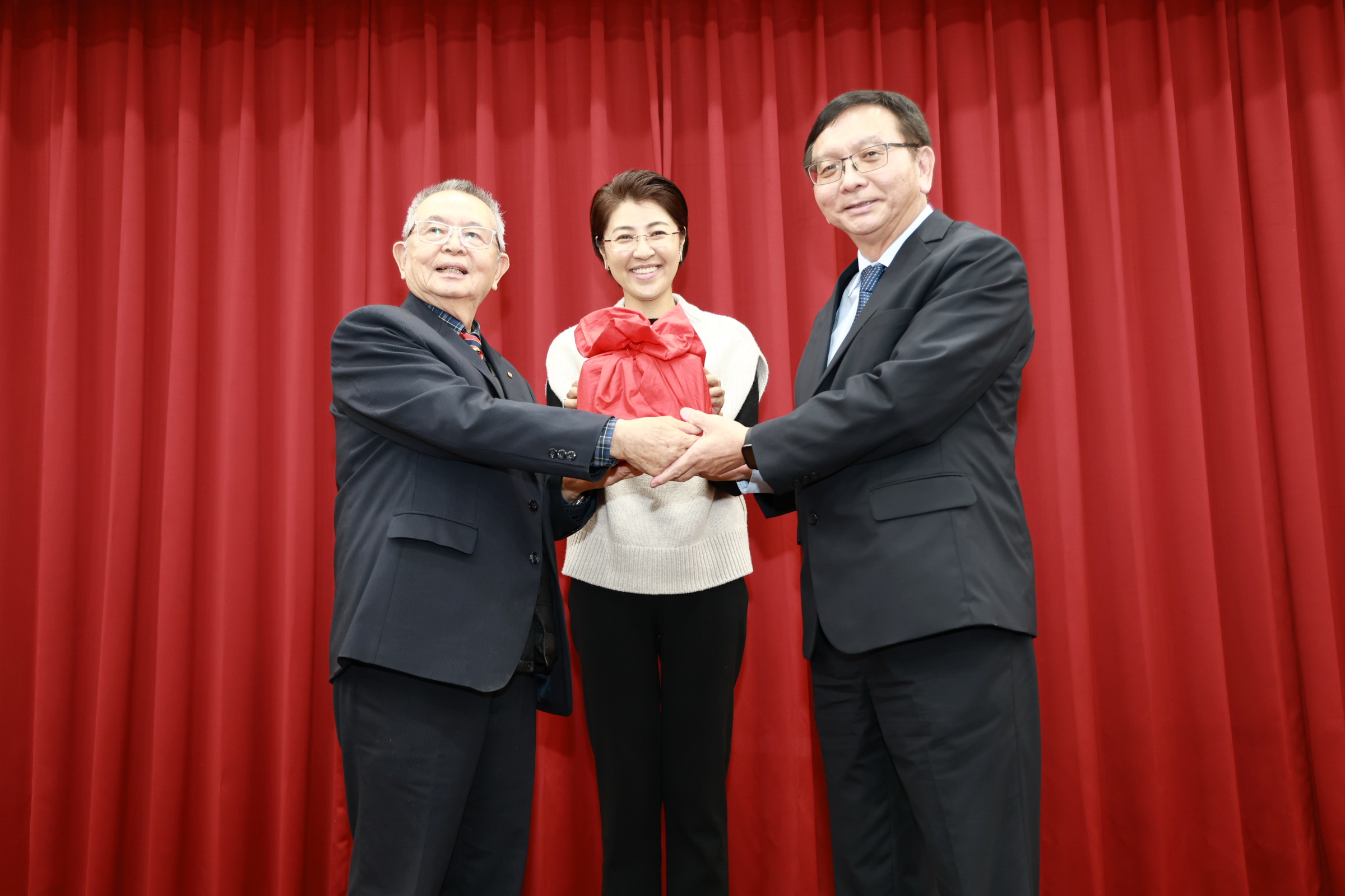 圖片-竹山工業區廠商協進會理事長交接  許縣長到場監交祝賀