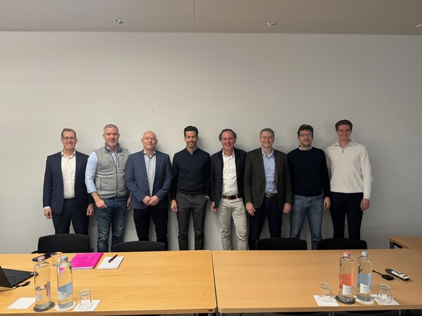 交易於瑞士巴爾完成,出席者包括:Jonas Oggier, Fabian Kröher, Manfred Menzi-Weder, Fabio Fagagnini, Luigi Bivi, Marco Novoselac, Moritz Kornherr, Nick Hartmann 交易於瑞士巴爾完成,出席者包括:Jonas Oggier, Fabian Kröher, Manfred Menzi-Weder, Fabio Fagagnini, Luigi Bivi, Marco Novoselac, Moritz Kornherr, Nick Hartmann